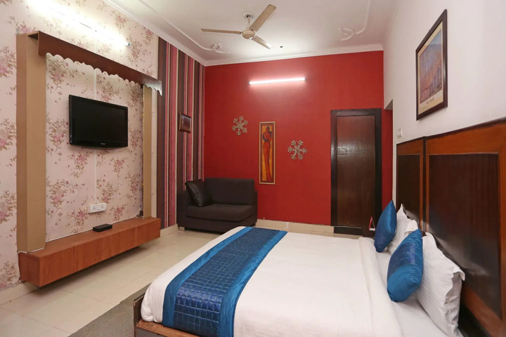 Room 5 of 17