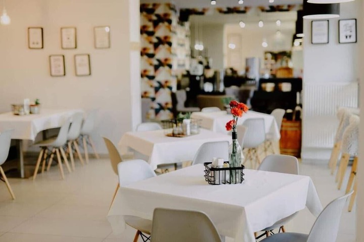 Dining 62 of 82