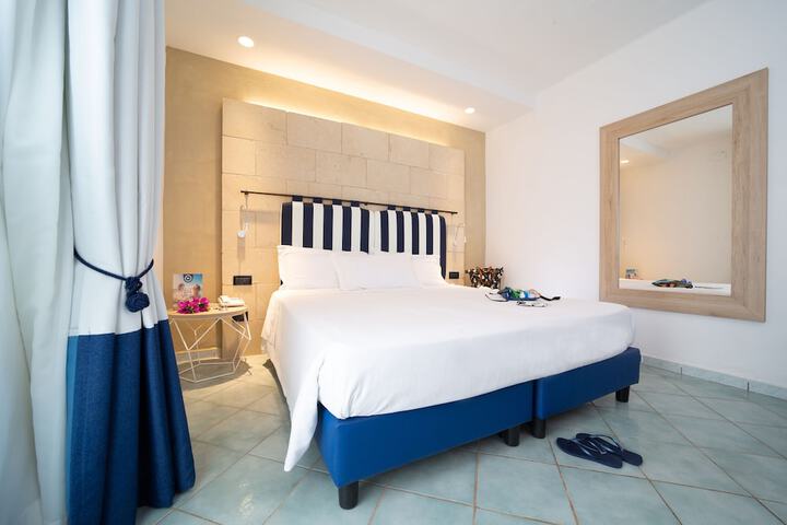 Room 9 of 48