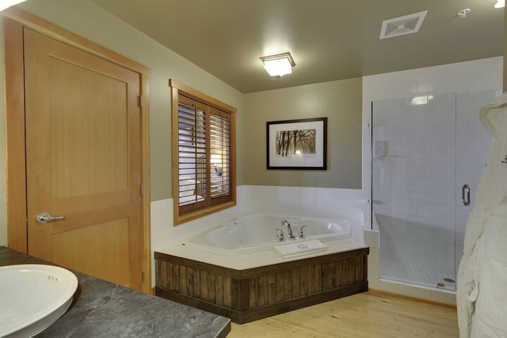 Hot Tub 73 of 136