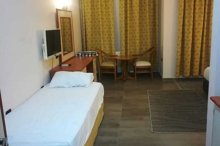 Room 13 of 34