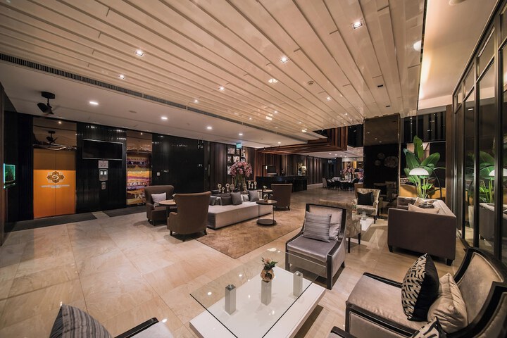 Entrance & Lobby