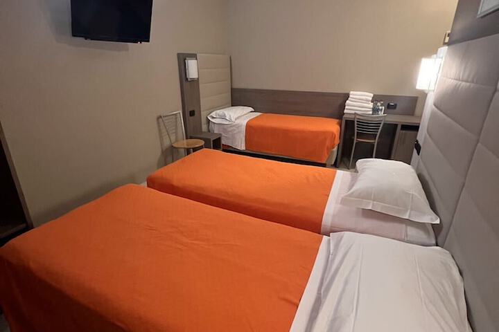 Room 5 of 37