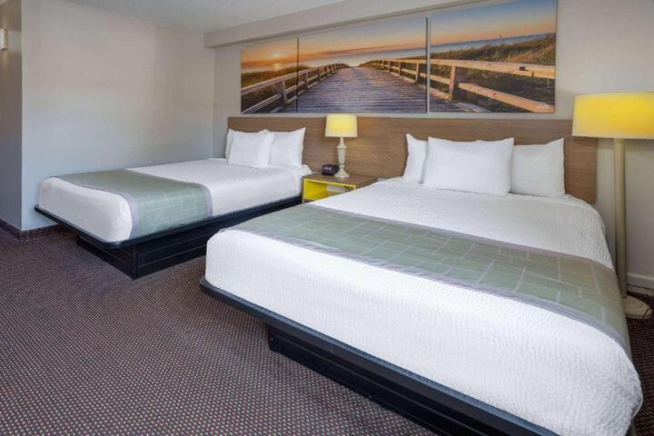 2 Double Beds (10 of 30)