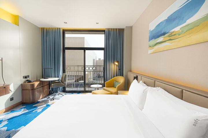 Room 10 of 80