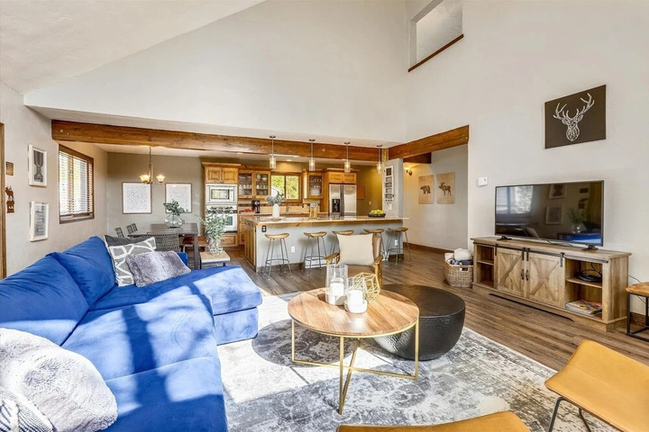 Calderon De La Breck 5 Bedroom Home by Redawning
