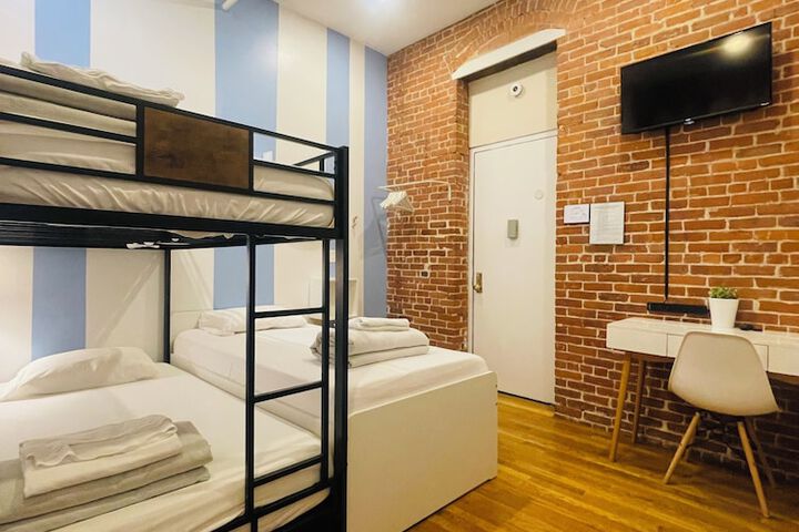Room 143 of 236