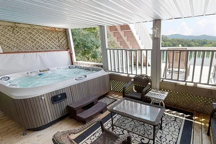 Pool 14 of 18