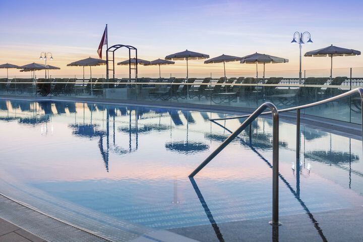 Hotel Pool