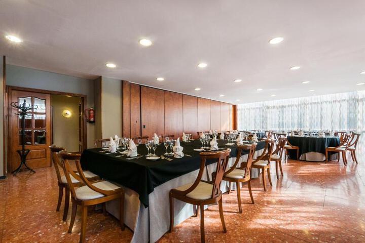 Ballroom/Hall 9 of 23