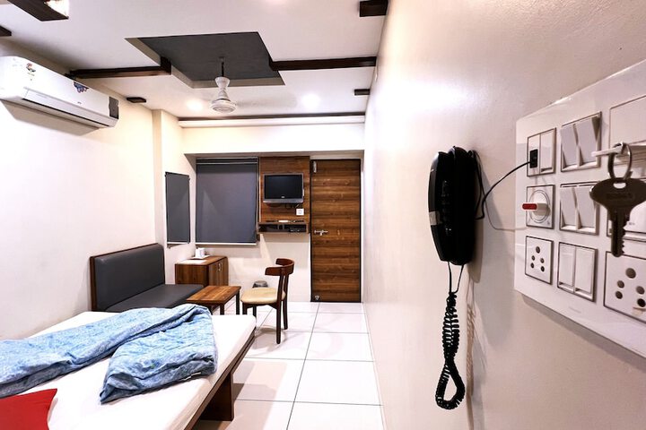 Room 6 of 35