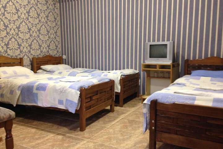 Room 6 of 17