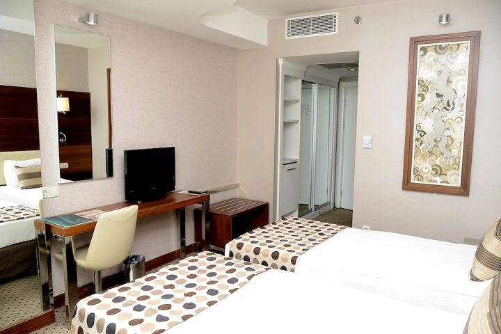 Room 4 of 47