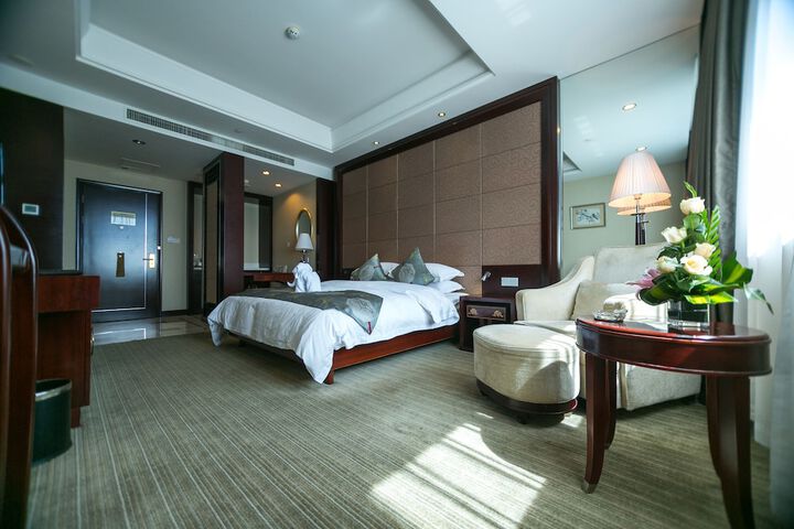 Room 11 of 27