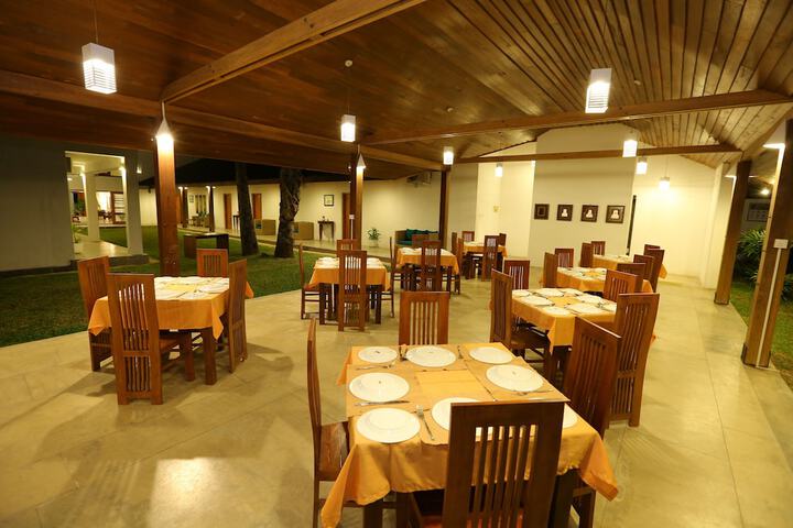Dining 12 of 20