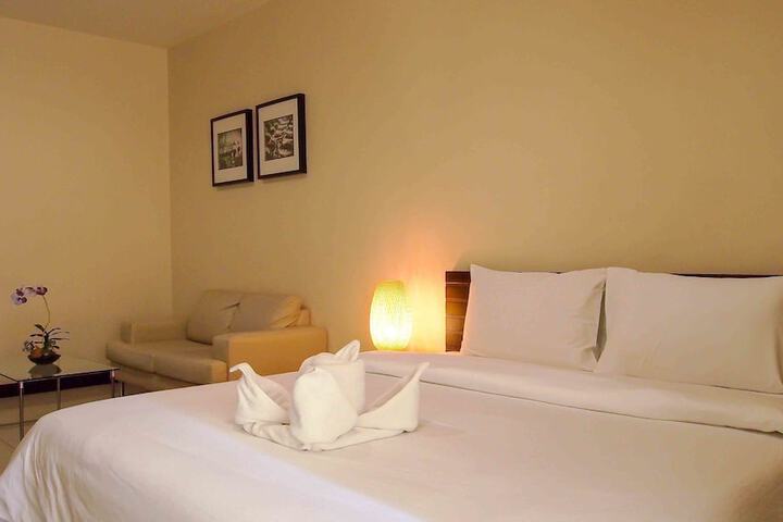 Room 6 of 28