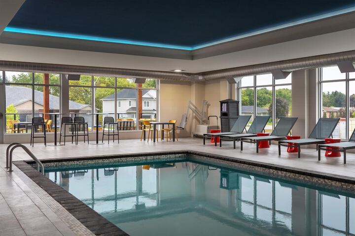 Swimming pool at Home2 Suites by Hilton Woodstock On