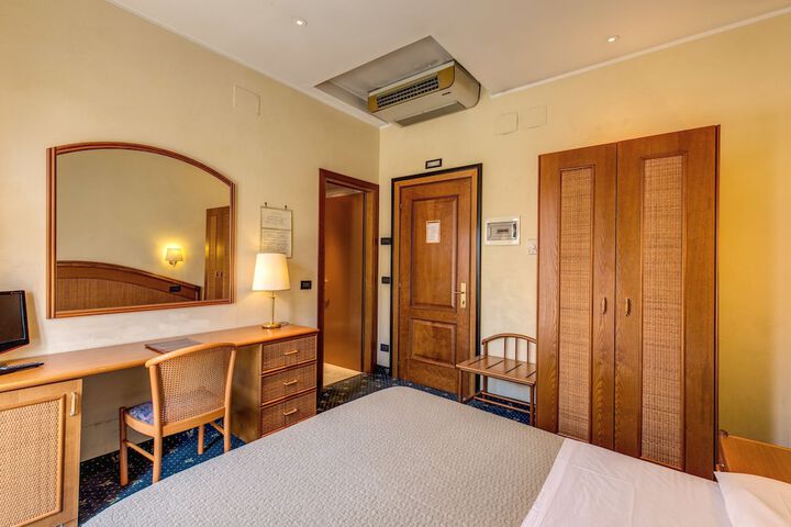 Room 11 of 81