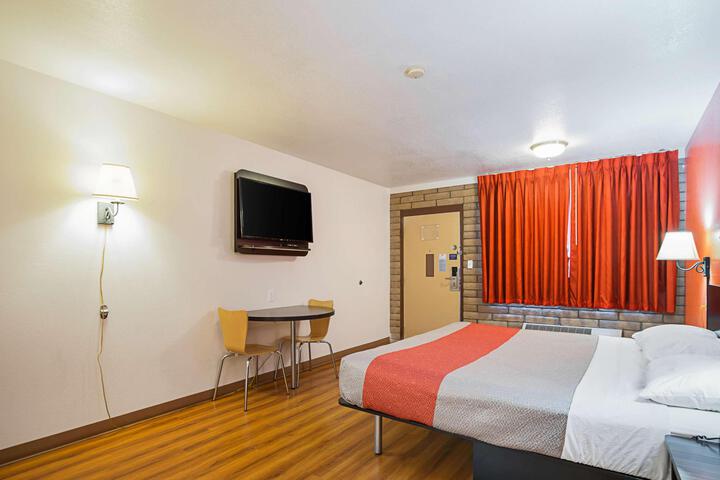Room 10 of 39