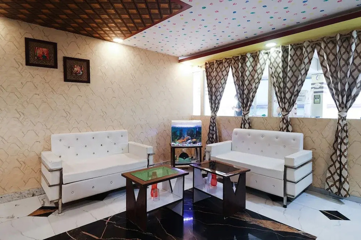 Room 4 of 17