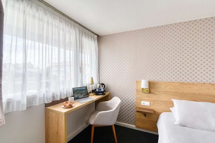 Room 15 of 39