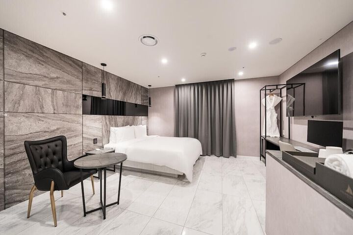 Room 37 of 140