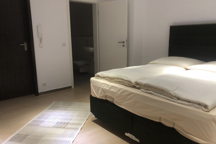 Room 9 of 35