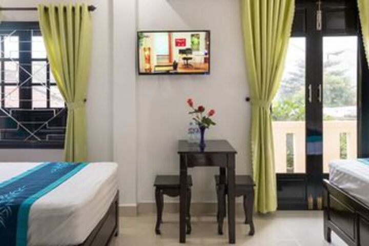 Room 12 of 33