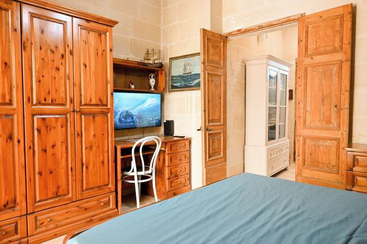 Room 10 of 40