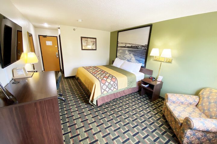 Queen Bed Accessible (2 of 10)