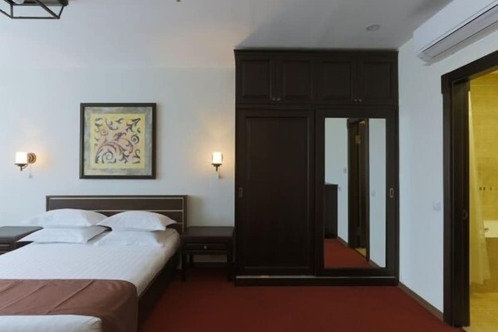 Room 29 of 74