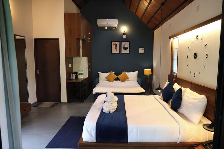 Room 12 of 93