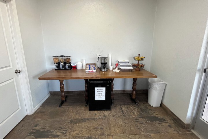 Breakfast/Coffee Service 13 of 21