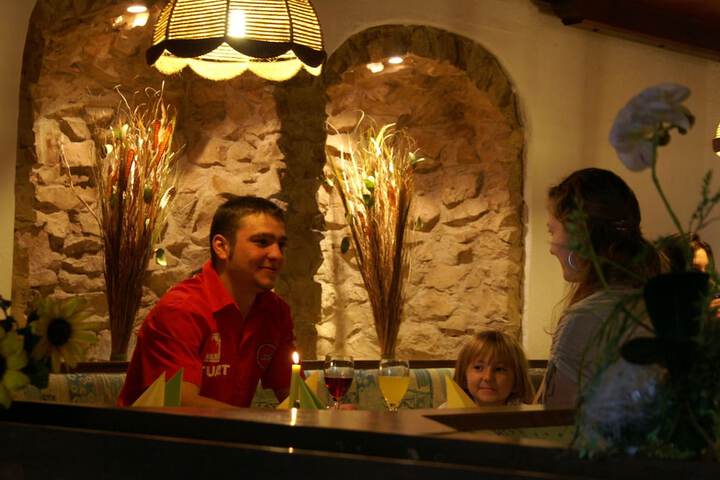 Dining 5 of 12