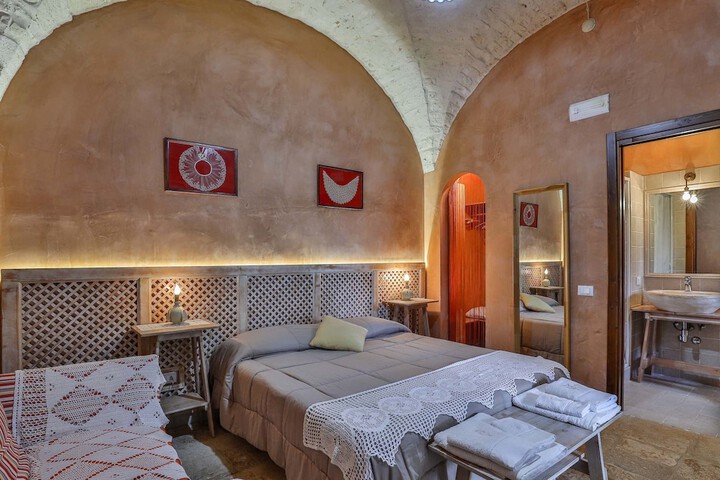 Room 3 of 89
