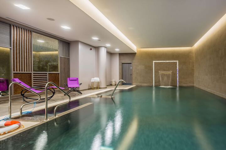 Pool 44 of 90