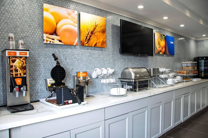 Breakfast/Coffee Service 40 of 44