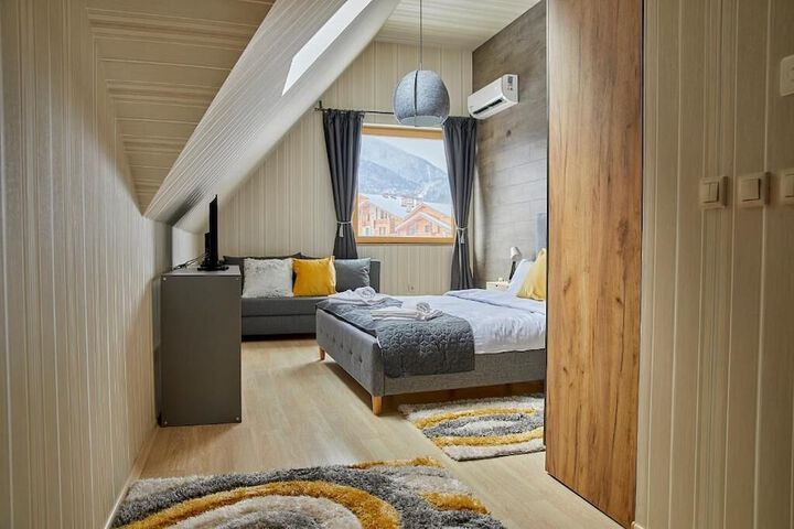 Room 21 of 77