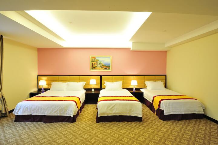 Room 18 of 33
