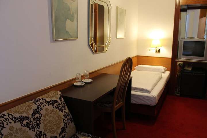 Room 19 of 54