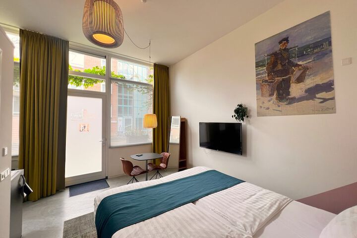 Room 6 of 67