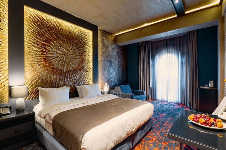 Room 102 of 199