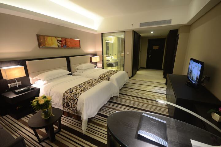 Room 6 of 25