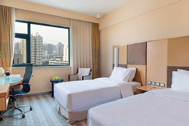 Room 10 of 41