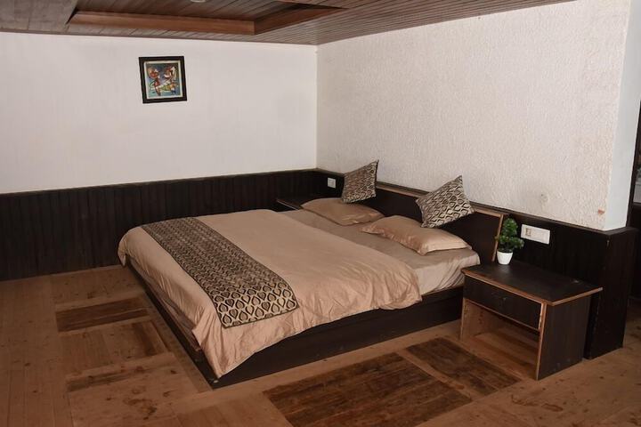 Room 6 of 44