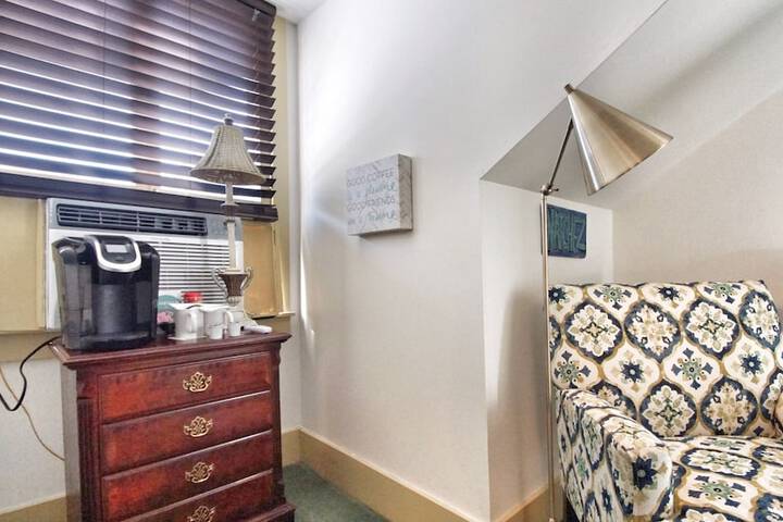 Room 21 of 42