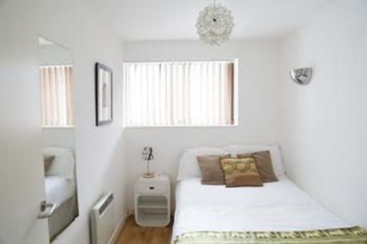 Room 6 of 17