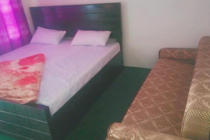 Room 4 of 13