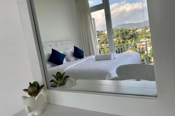 Room 8 of 27