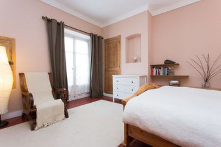 Room 6 of 12